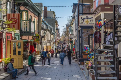 Quartier Petit-Champlain piétonnier et boutiques d’artisans